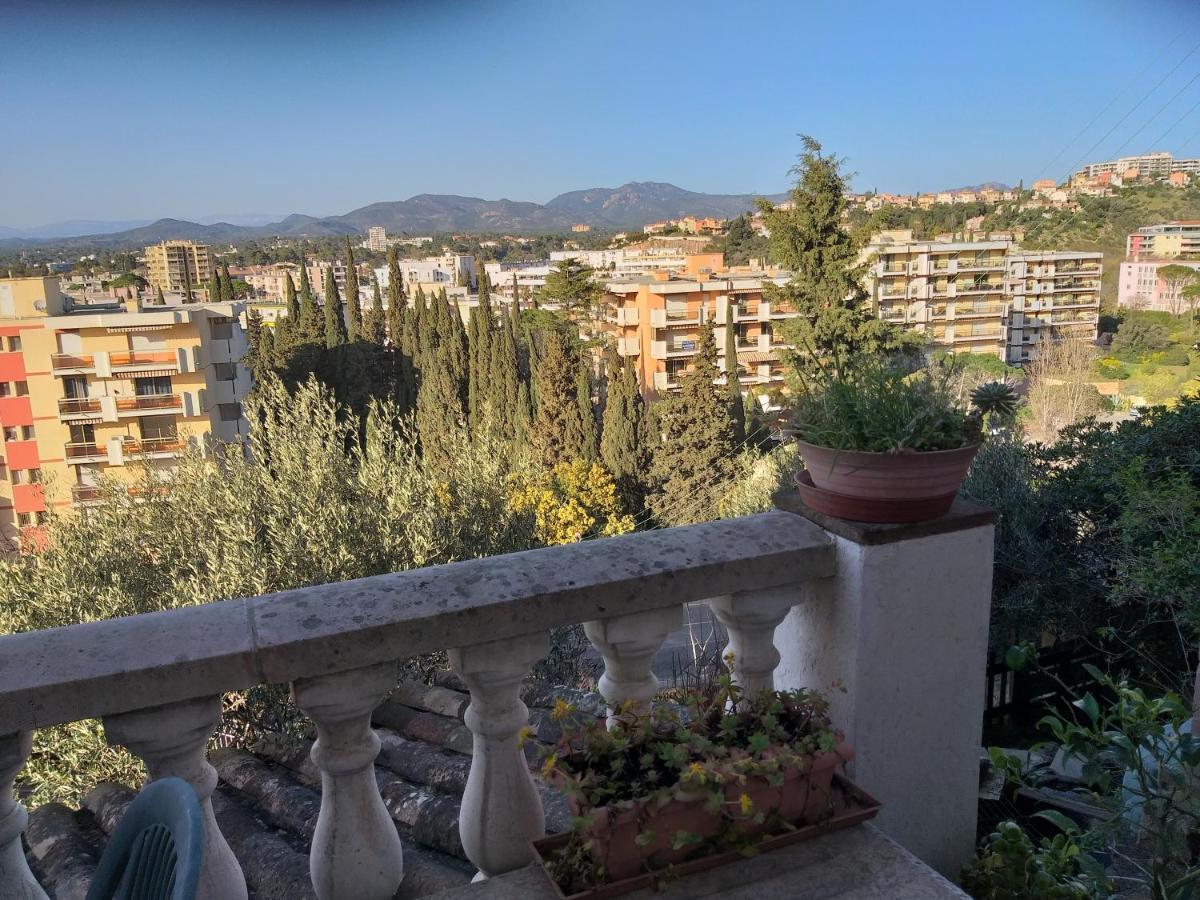 Joli Appartement Centre Saint-Raphael Piscine Esterno foto