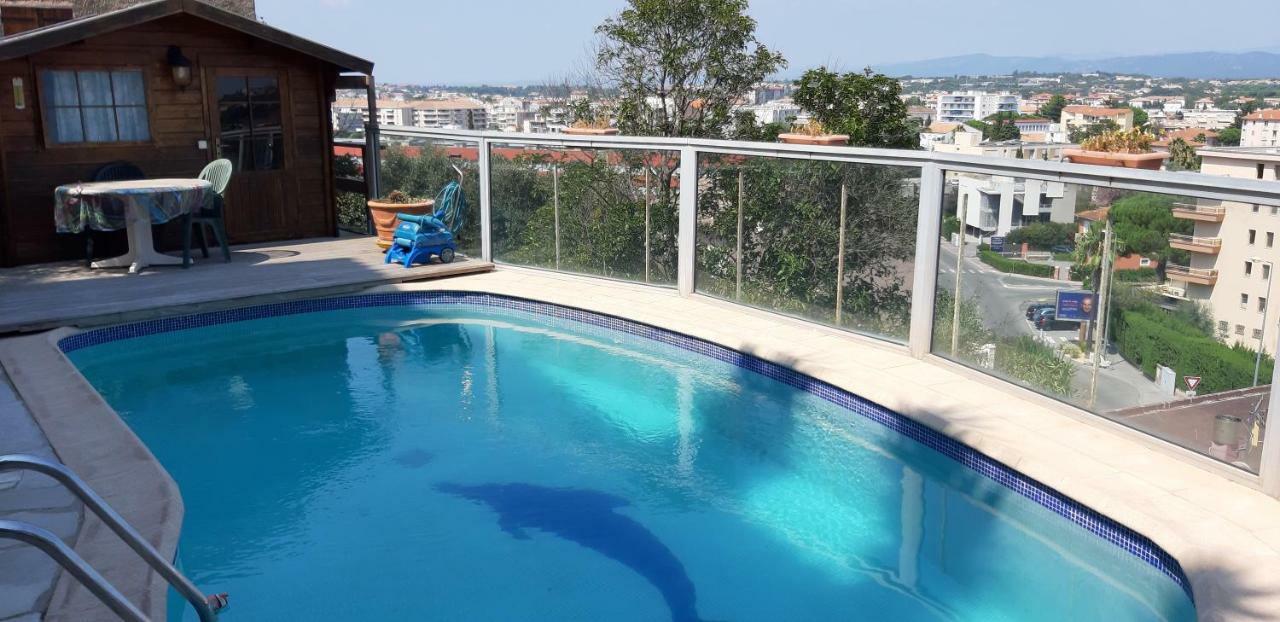 Joli Appartement Centre Saint-Raphael Piscine Esterno foto